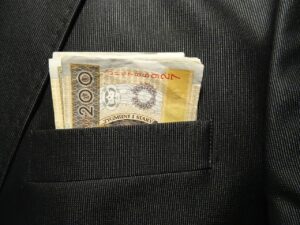 税金対策としての相続空き家の売却は空き家買取業者に依頼するべき？